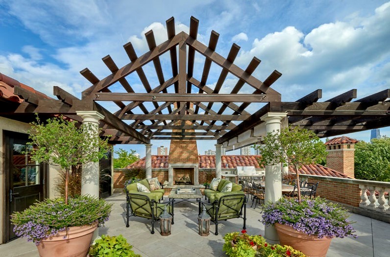 Tuscan-style pergola on a Chicago rooftop