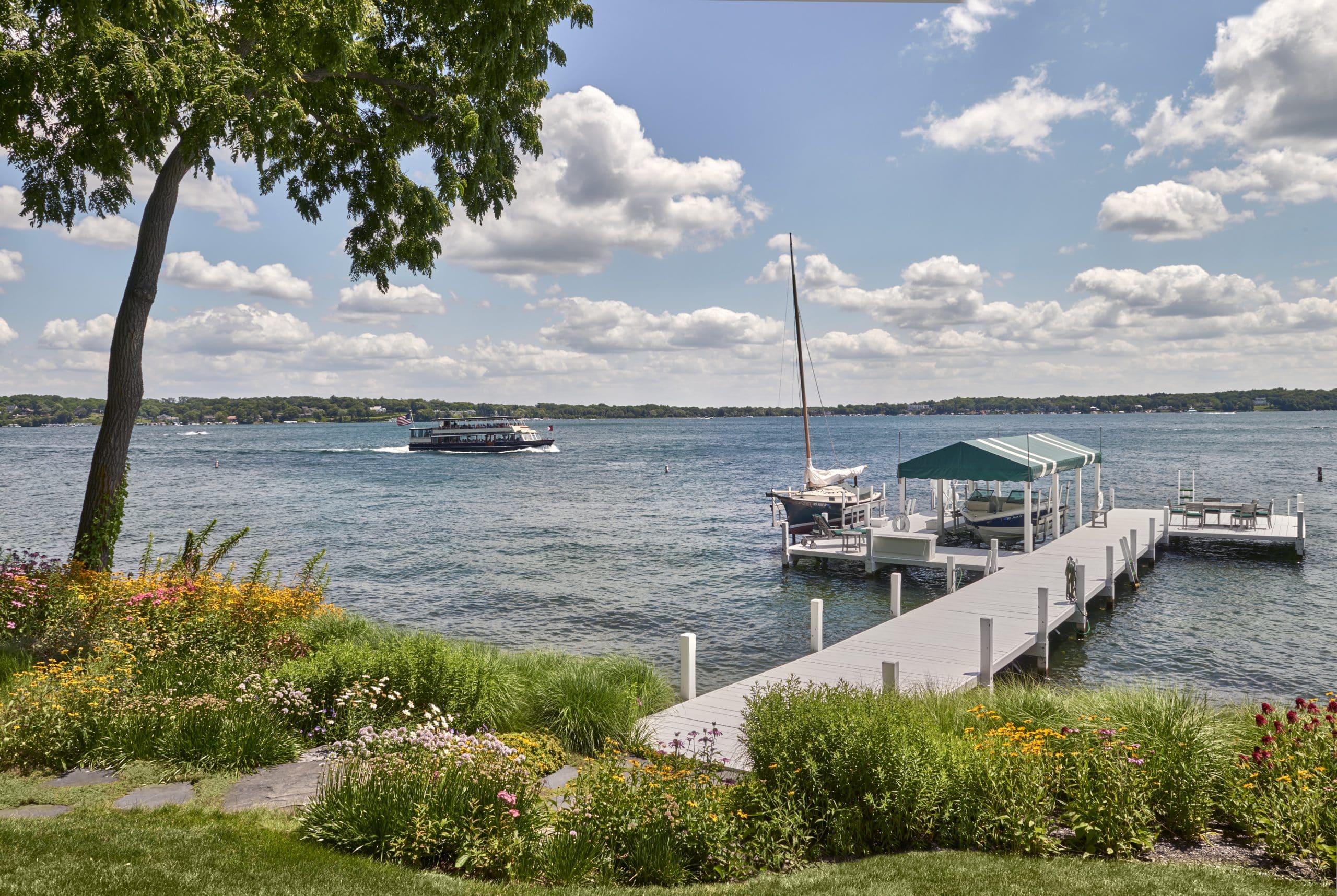 Before and after photo-of-Lincoln-Park-luxury-landscaping